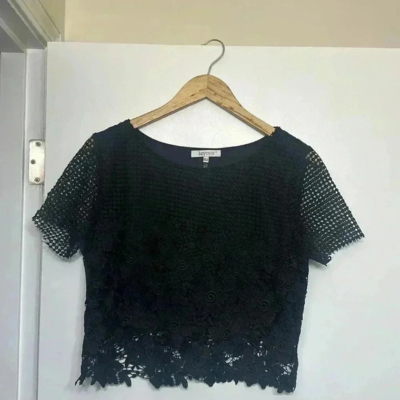 🌹 Lucy Paris Black Floral Lace Crop Top – Parisian Chic Style (Size M) - Picture 2 of 10